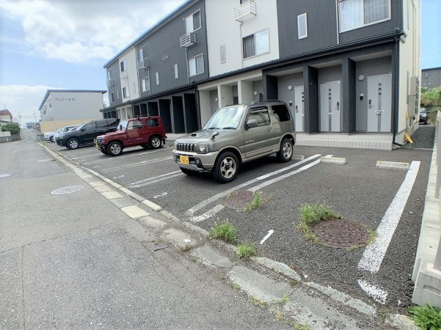 alba（アルバ）の駐車場