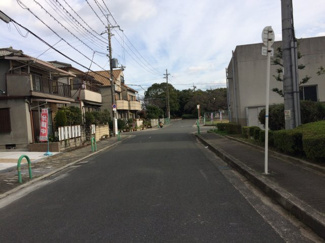 【前面道路含む現地写真】 | 南側幅員9.5ｍ道路に面する