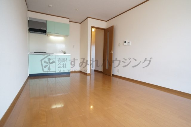 メロディーヒルズ　Ａ棟の居間・リビング|参考、同建物・同間取りの号室