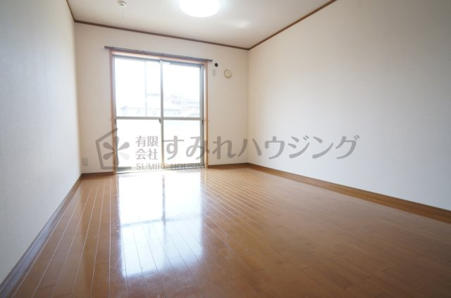 メロディーヒルズ　Ａ棟の居間・リビング|参考、同建物・同間取りの号室