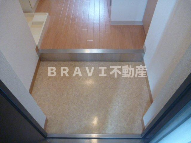 エスリード上本町北　BRAVI不動産の玄関