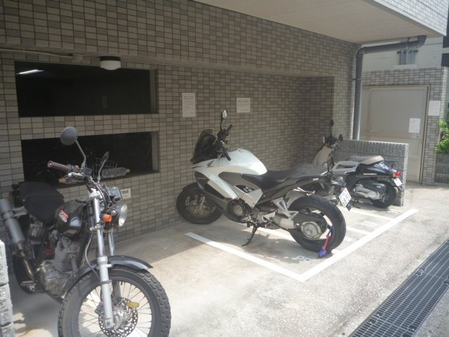エスリード上本町北　BRAVI不動産のその他共用部分|【エスリード上本町北】バイク置場