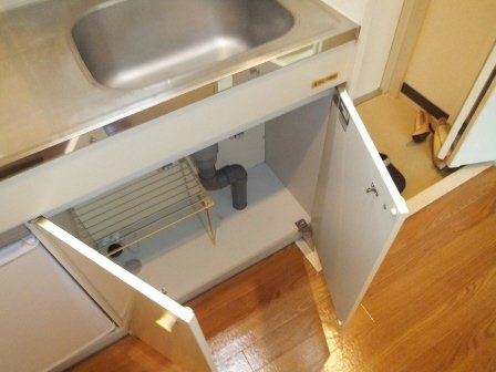 カザリヤマンションＣのキッチン|キッチン下に収納あります