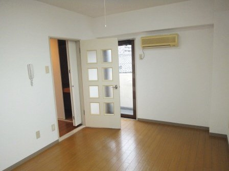 カザリヤマンションＣの寝室|出窓付