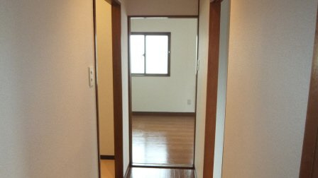 ハイブリッジマンションⅡの玄関|玄関から室内