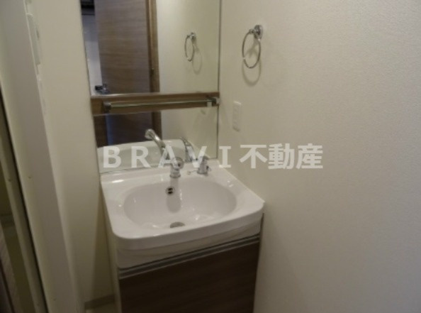 プレサンス谷町リーベ　BRAVI不動産の独立洗面台