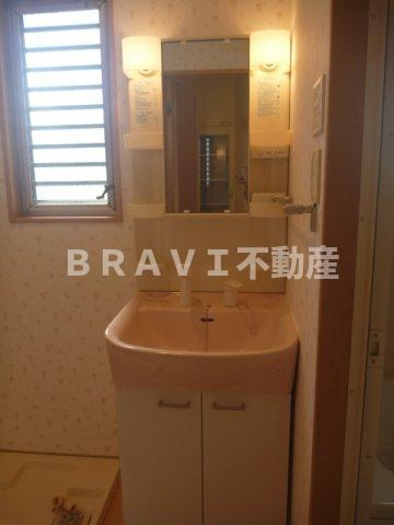 キャナルコート内久宝寺　BRAVI不動産の独立洗面台|【キャナルコート内久宝寺】朝の支度にも助かる、独立の洗髪洗面化粧台