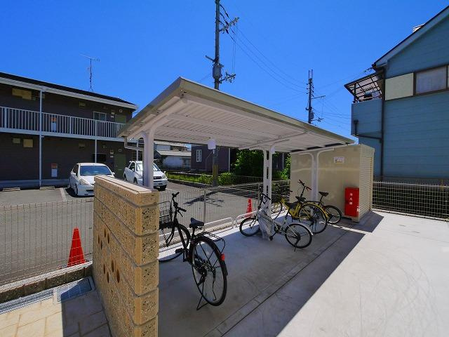 ブランドール（奈良市）のその他共用部分|ゆったりとした駐輪スペース。