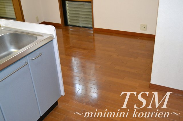 エスパシオ２１の居間・リビング|小窓もあるリビング