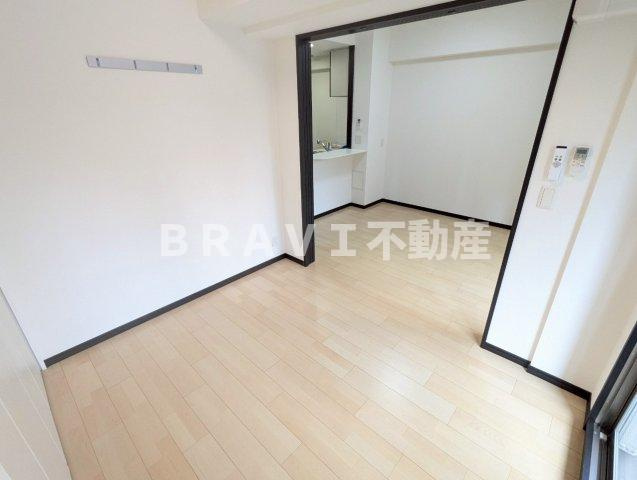 アーデンタワー本町イースト　BRAVI不動産の洋室