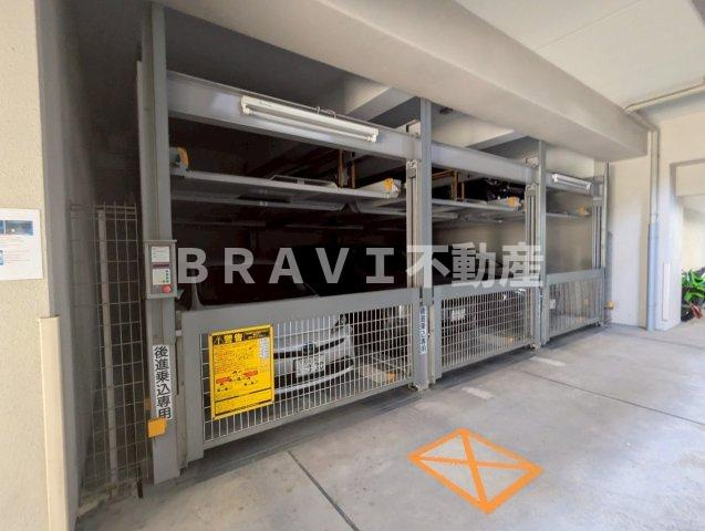 アーデンタワー本町イースト　BRAVI不動産の駐車場