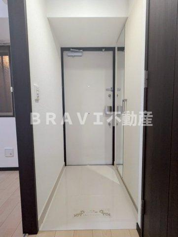 アーデンタワー本町イースト　BRAVI不動産の玄関