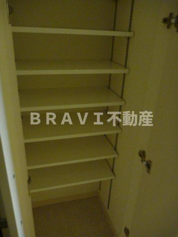 アーデンタワー本町イースト　BRAVI不動産の収納|【アーデンタワー本町イースト】シューズボックス