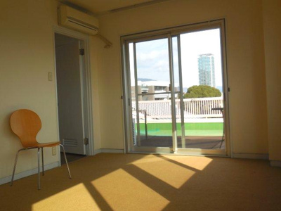 【寝室】 | ベルモントマンション | 洋室（寝室）もエアコン完備で快適です。