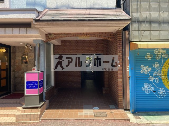 清州マンションのエントランス