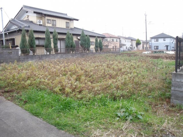 鴻巣市箕田の売地の外観|物件を位置指定道路側から撮影した写真です。