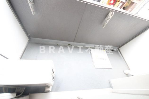 アドバンス心斎橋グランガーデン　BRAVI不動産のバルコニー|【アドバンス心斎橋グランガーデン】バルコニーからの眺めを楽しみながら食事をしませんか