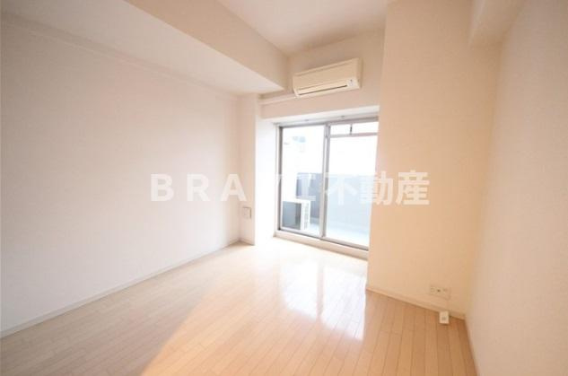 アドバンス心斎橋グランガーデン　BRAVI不動産の居間・リビング|【アドバンス心斎橋グランガーデン】ゆったりとした居間です