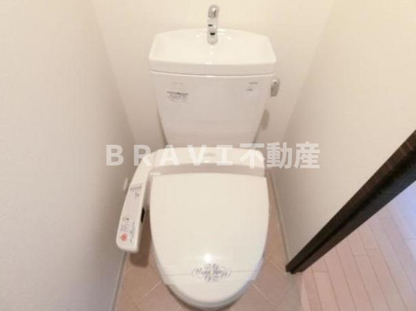 アドバンス心斎橋グランガーデン　BRAVI不動産のトイレ|【アドバンス心斎橋グランガーデン】落ち着いた色調のトイレです