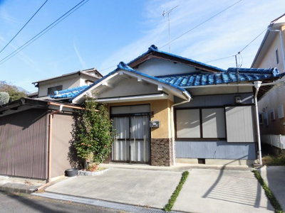 【外観】 | 大津市衣川一丁目5-19　平屋戸建て | 建物外観別角度、駐車スペース