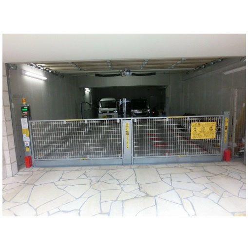 イグレック南本町　BRAVI不動産の駐車場