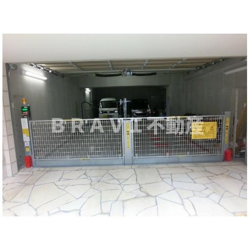 イグレック南本町　BRAVI不動産の駐車場|【イグレック南本町】車をお持ちの方に嬉しい駐車場付きの物件です