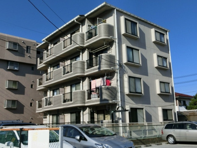 【外観】 | フォンテーヌ船橋 | 前面は駐車場なので日当たり良好なお部屋です