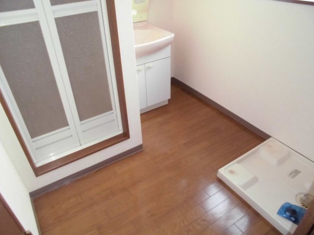 ライフステージカザマの洗面所|脱衣スペースもあります