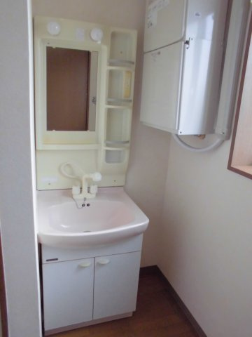 ライフステージカザマの独立洗面台|脱衣スペースもあります