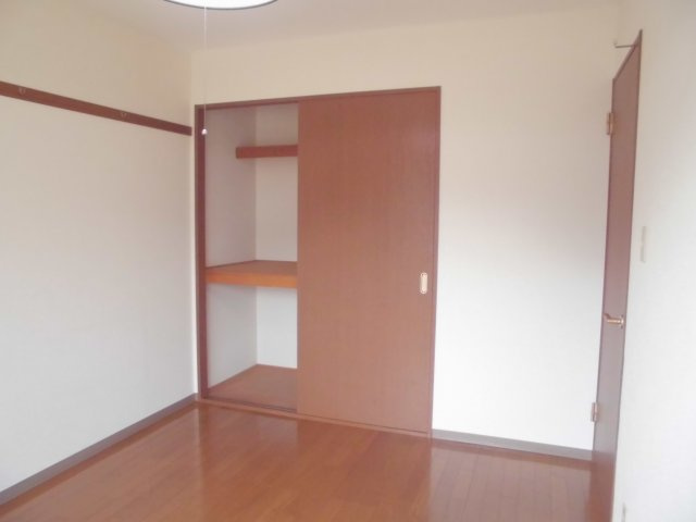 ライフステージカザマの寝室|ゆとりの広さです