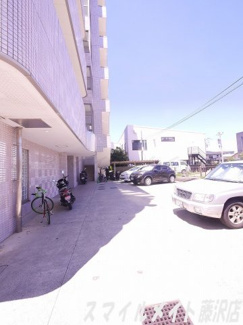 【駐車場】