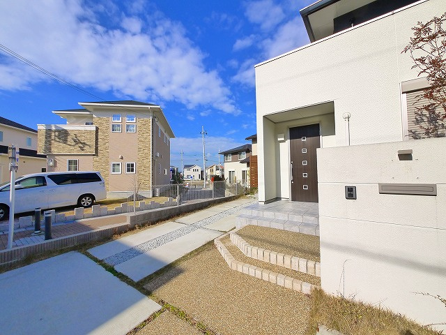 州見台6丁目戸建のエントランス
