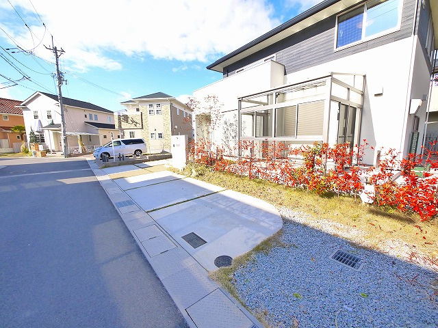 州見台6丁目戸建の駐車場