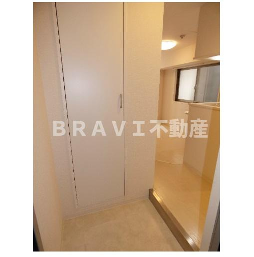アドーラブル船場　BRAVI不動産の玄関|【アドーラブル船場】ゆったりとした玄関です