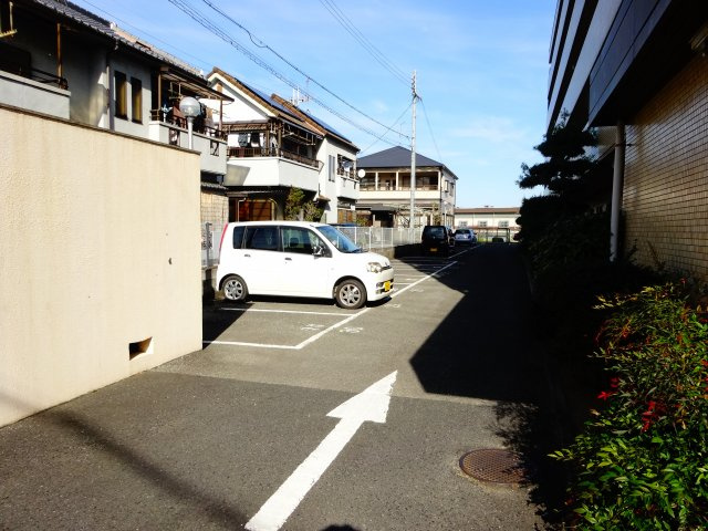パックス楠の駐車場
