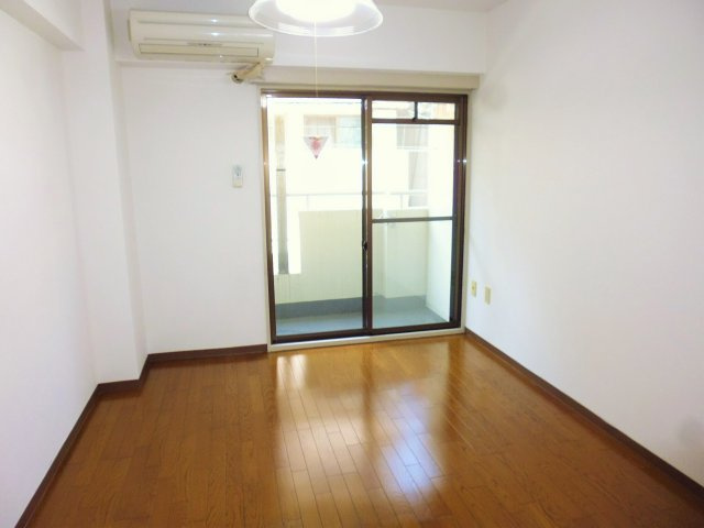 ＭＴビルの洋室