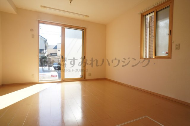 加藤タウンハウスＤ棟の居間・リビング