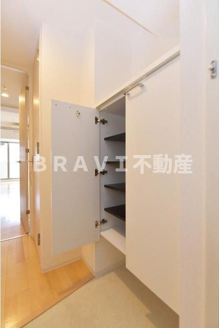 SERENiTE堺筋本町SUD（セレニテサカイスジホンマチエスユーディー）　BRAVI不動産の玄関