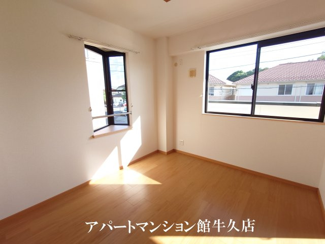 ウエスト・アヴェニューの洋室