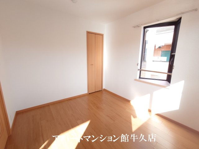 ウエスト・アヴェニューの洋室