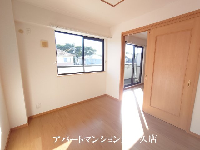 ウエスト・アヴェニューの洋室