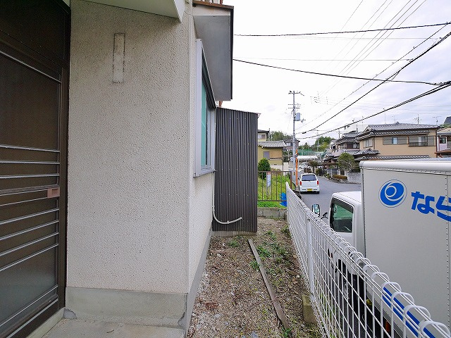 六条住宅のエントランス