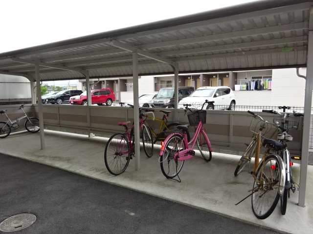 倉敷市西阿知町の賃貸マンションのその他共用部分|自転車置き場