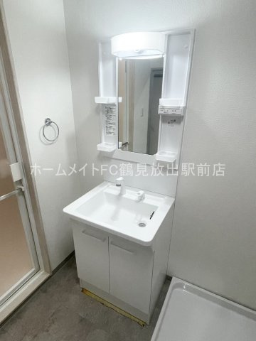 ハイム・カランツの独立洗面台