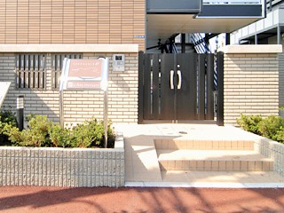 【エントランス】 | 庵 | オートロックゲート有