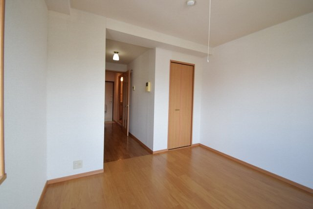 イワセ・ヴィラの居間・リビング|周りに高い建物がなく見晴らしいいですよ。