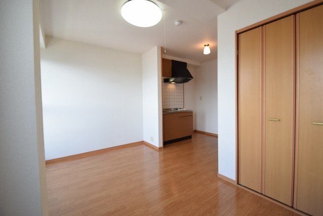 イワセ・ヴィラの居間・リビング|きれいなお部屋です。