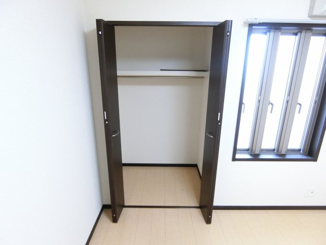 スリーハーブズ狭山II番館の収納