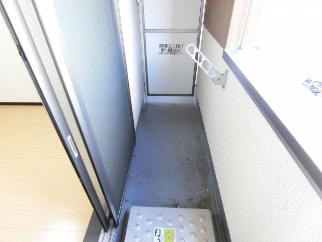 スリーハーブズ狭山II番館のバルコニー
