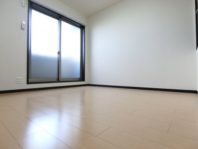 スリーハーブズ狭山II番館の洋室
